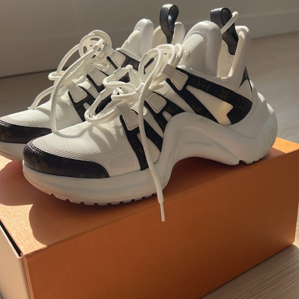 Louis Vuitton Archlight sneakers. Size 40. White, brown with monogram logo